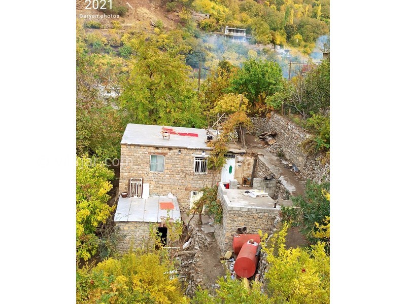 عکس شماره 704520 - اقامتگاه با ویوی دریاچه در کرمانشاه پاوه - باغات داخل و پایین اقامتگاه