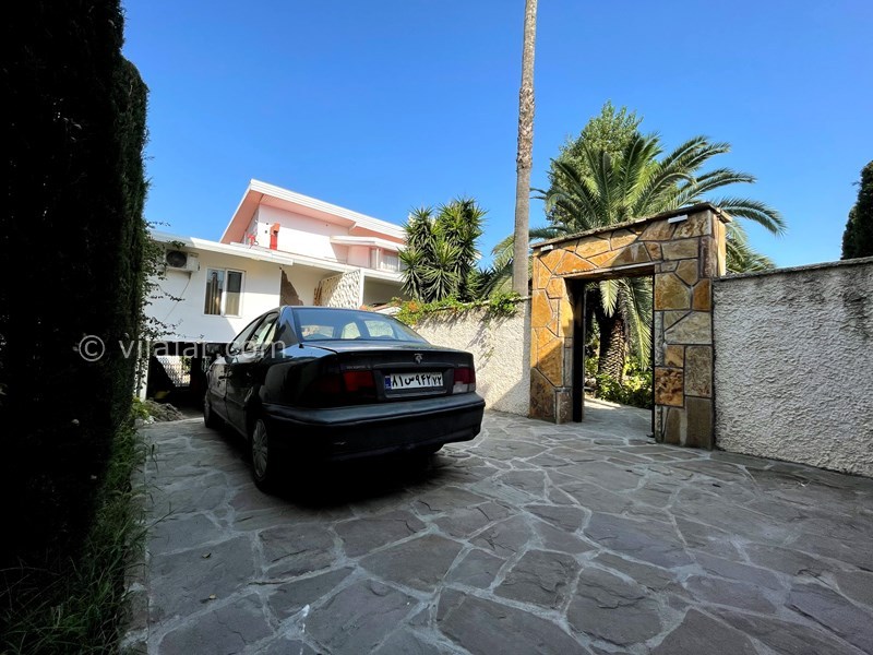 عکس شماره 722982 - اجاره ویلا استخردار ساحل اختصاصی - پارکینگ با ظرفیت ۲ خودرو در قسمت مشاع با سرایداری و درب سمت راست ورودی به حیاط جنوبی ویلا