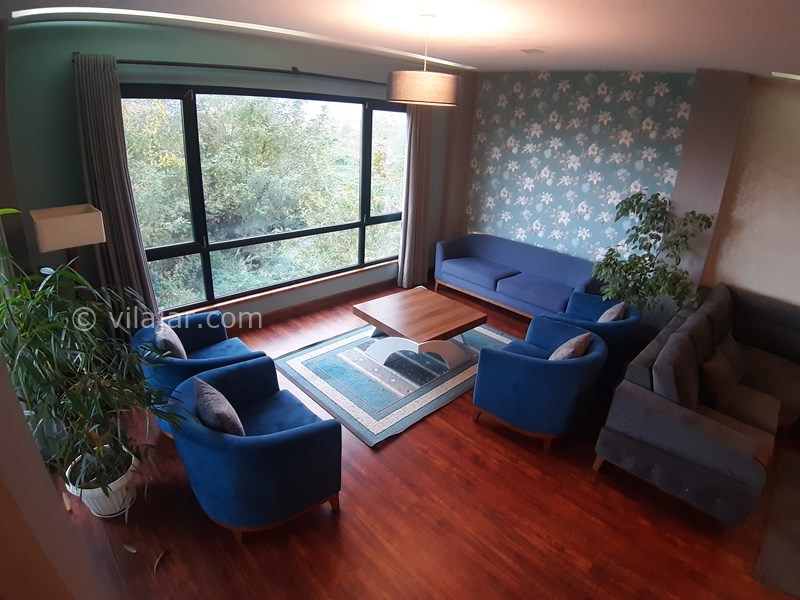 عکس شماره 727830 - رزرو ویلای لوکس استخردار نوشهر - مبلمان نشیمن و پذیرایی با ویوی دلنشین در طبقه دوم