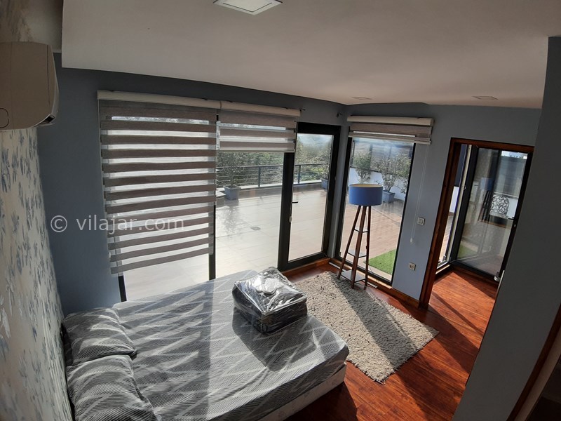 عکس شماره 727834 - رزرو ویلای لوکس استخردار نوشهر - اتاق مستر طبقه سوم و دسترسی به بالکن بزرگ