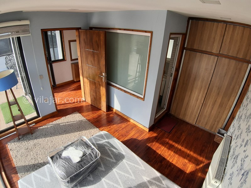 عکس شماره 727843 - رزرو ویلای لوکس استخردار نوشهر - اتاق خواب مستر طبقه سوم با سرویس خواب تمیز و دمپایی هتلی