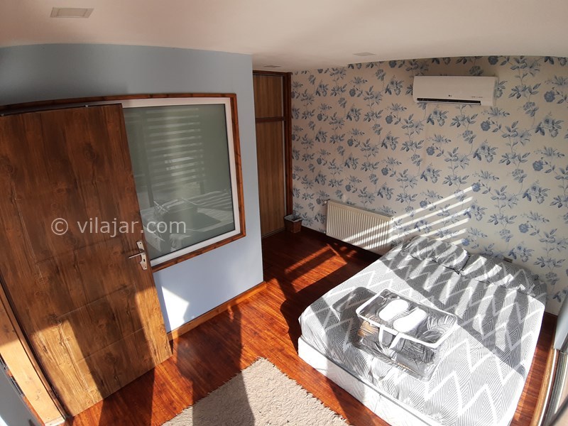 عکس شماره 727847 - رزرو ویلای لوکس استخردار نوشهر - اتاق خواب مستر طبقه سوم با شیشه کدر سرویس بهداشتی