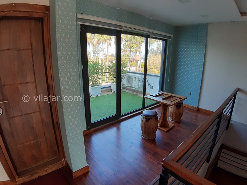 عکس شماره 727850 - رزرو ویلای لوکس استخردار نوشهر - طبقه سوم بخش غربی، بالکن و میز تخته نرد