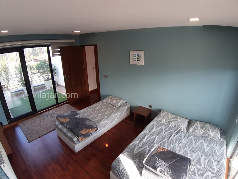 عکس شماره 727854 - رزرو ویلای لوکس استخردار نوشهر - اتاق خواب سه تخته طبقه سوم با یک تخت دو نفره و یک تخت تک نفره