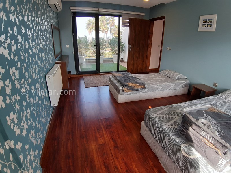 عکس شماره 727856 - رزرو ویلای لوکس استخردار نوشهر - اتاق خواب سه تخته طبقه سوم با پتو و ملحفه های تمیز و پک شده