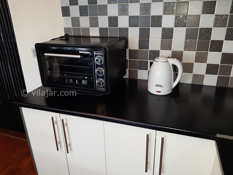 عکس شماره 728035 - رزرو ویلای لوکس استخردار نوشهر - کتری برقی و ماکروفر در آشپزخانه