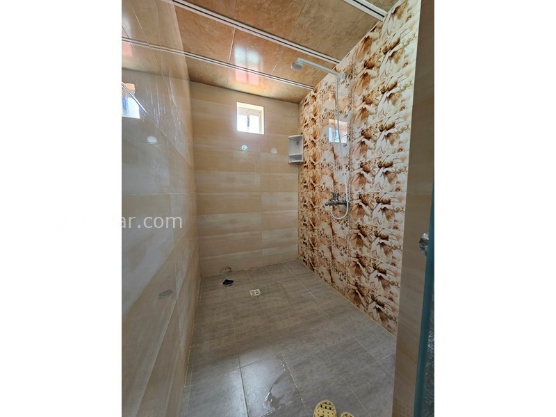 عکس شماره 769302 - اجاره ویلا استخردار در نوشهر - حمام ما بین دو اتاق