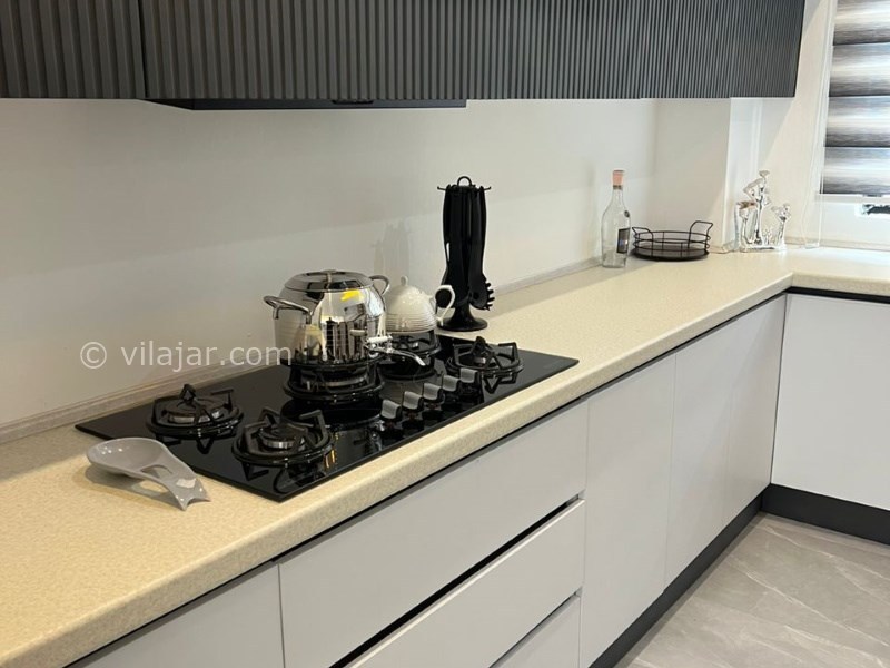 عکس شماره 792892 - ویلا در سرخرود با استخر سرپوشیده - آشپزخانه با میز شیشه‌ایی پنج شعله