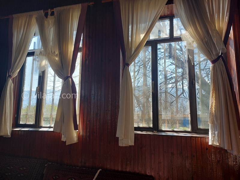 عکس شماره 803650 - رزرو ویلای ساحلی دربست در چابکسر - پنجره های سالن بسمت جنوب طرز جمع کردن پرده
