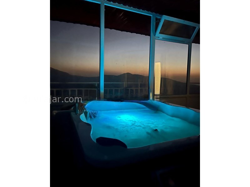 عکس شماره 811900 - اقامتگاه با جکوزی در رامیان گلستان - جکوزی داغ با ویو کوهستان قلعه ماران