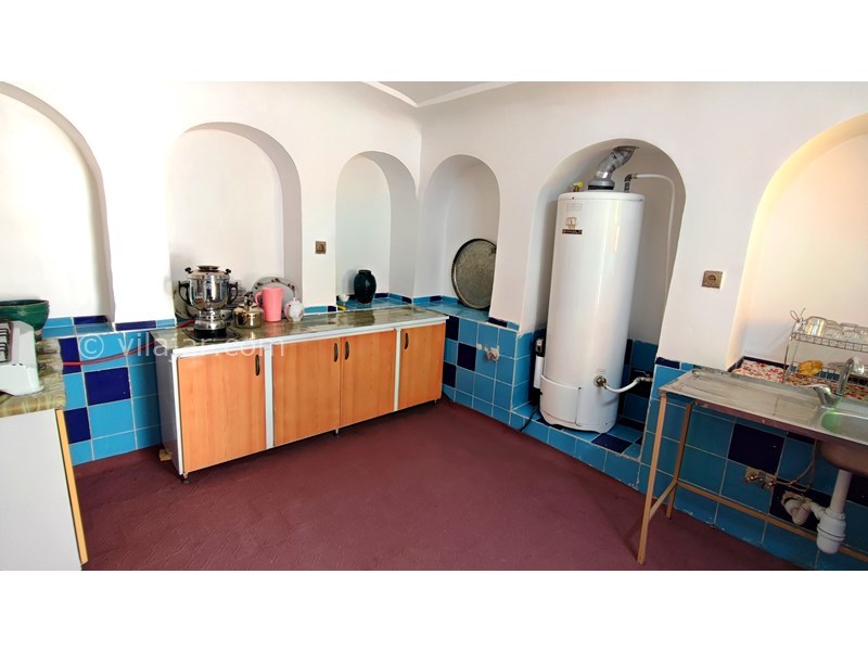 عکس شماره 812182 - اقامتگاه بومگردی دیار نون نجف آباد - آشپزخانه با تمامی امکانات آشپزی به صورت اشتراکی