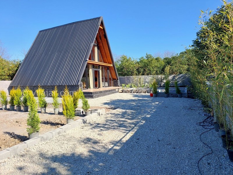 عکس شماره 812778 - کلبه چوبی در تنکابن با استخر روباز - 