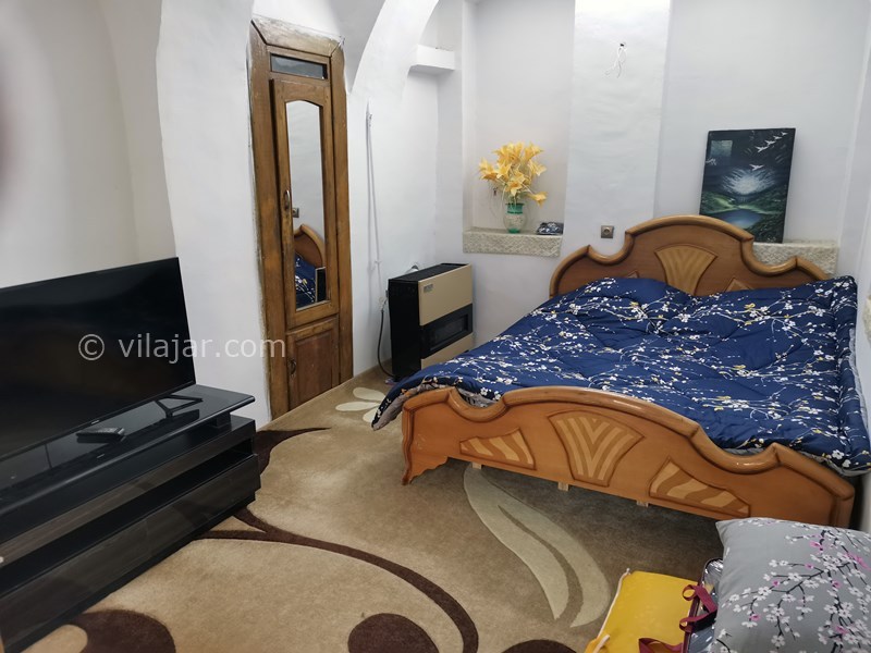 عکس شماره 814568 - اقامتگاه بومگردی دیار نون نجف آباد - اتاق دونفره با تخت دونفره افرا