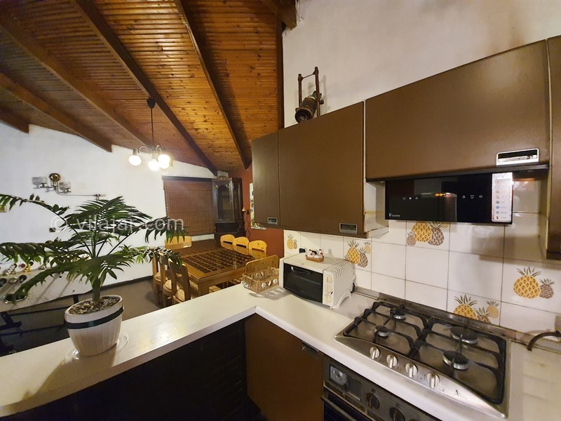 عکس شماره 817217 - اجاره ویلا دهکده ساحلی انزلی - آشپزخانه با گاز رومیزی و هود نو