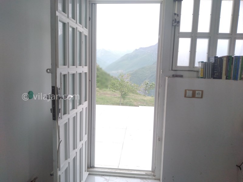 عکس شماره 828406 - اجاره ویلا ییلاقی نزدیک گرگان - درب روی تراس ۵۰متری پشت از داخل سالن