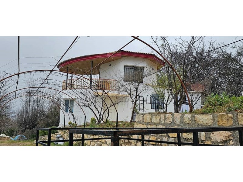عکس شماره 829079 - اجاره اقامتگاه جنگلی نزدیک ساری - نمای ویلا از ضلع جنوبی حیات