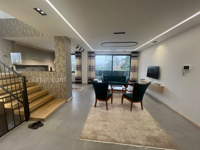 عکس شماره 838840 - اجاره ویلا با استخر آبگرم تنکابن - نشیمن طبقه وسط با تلویزیون و اشپزخانه و بالکن بسمت نما