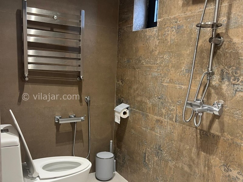 عکس شماره 838843 - اجاره ویلا با استخر آبگرم تنکابن - مستر اتاق اول همراه با مایع دستشویی و دستمال کاغذی