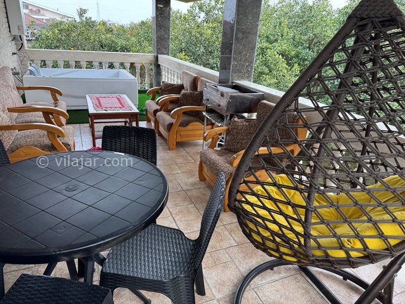 عکس شماره 853766 - اجاره ویلا جنگلی در رامسر - تراس بالا جکوزی ، مبل ۷نفره ،تاب ریلکسی، باربیکیو گازی، میز غذا خوری چهار نفره 