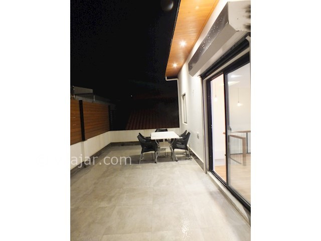 عکس شماره 879403 - اجاره ویلا مدرن دلفین 3 سرخرود - تراس ۲۵ متری با میز و صندلی و گلهای طبیعی