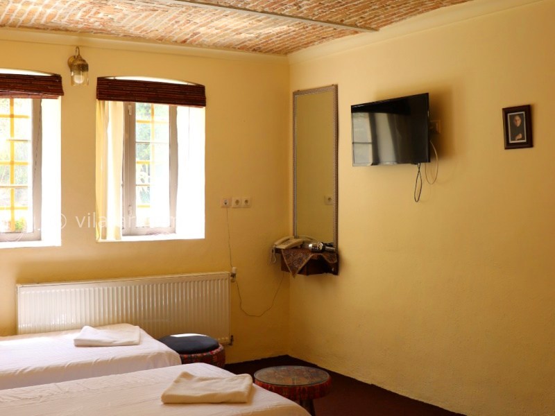 عکس شماره 882080 - اقامتگاه خانه باغ ایرانی شیراز - اتاق فریدون مشیری