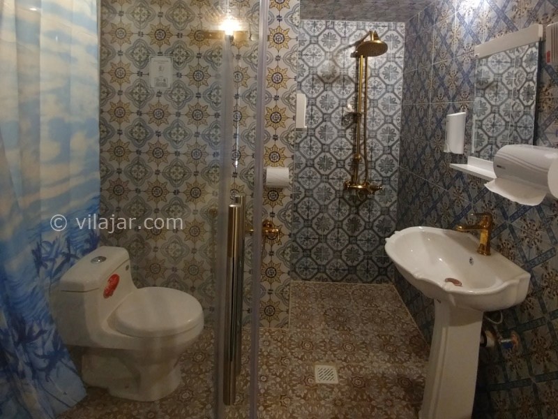 عکس شماره 882086 - اقامتگاه خانه باغ ایرانی شیراز - سرویس بهداشتی اتاق پروین اعتصامی